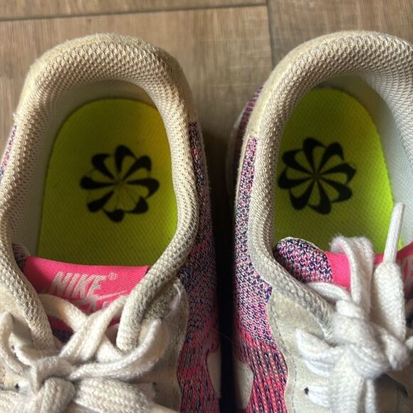 Nike Flyknit Sneakers 7.5 - Picture 6 of 9